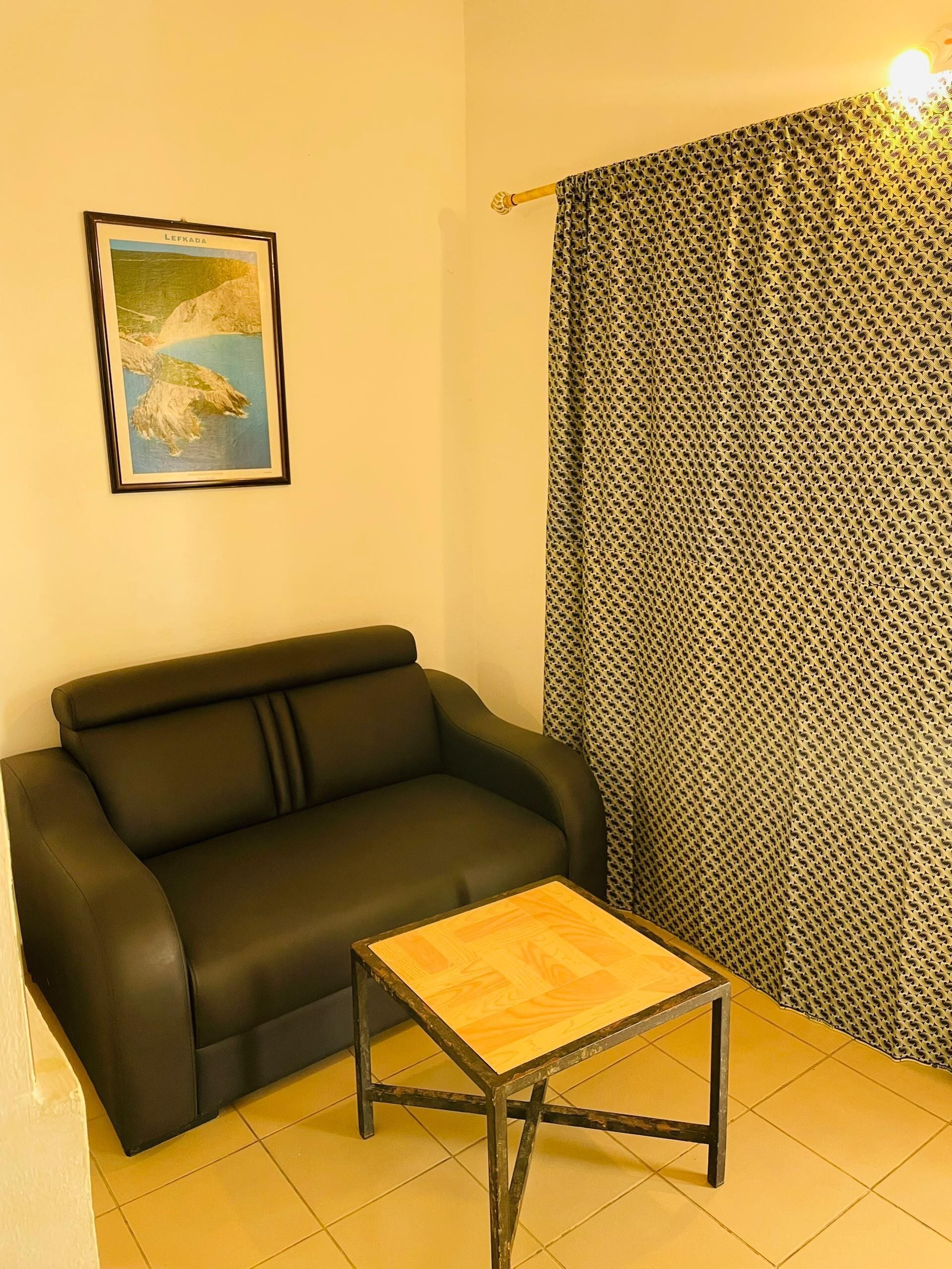 Desk, laptop workspace, free WiFi