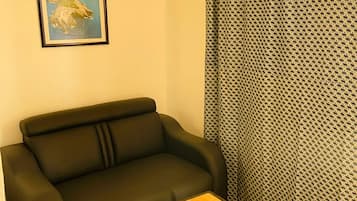 Desk, laptop workspace, free WiFi