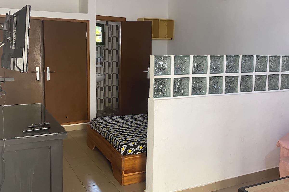 Dobbeltrom – comfort | Skrivebord, skrivebord for bærbar PC og wi-fi (inkludert)