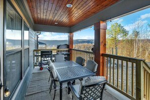 Outdoor dining - Nestled in Chattanooga Valley (Rossville)