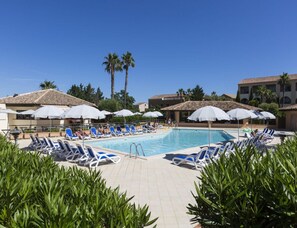 House | Pool | Outdoor pool - Gorgeous Apartment for 4 People With Balcony (Linguizzetta)