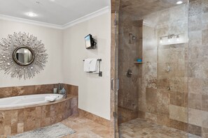 Hair dryer, towels - 5 Bedroom • 4.5 Bath • Sleeps 10 • Gulf-Front • Includes 1 Complimentary Beach S (Santa Rosa Beach)