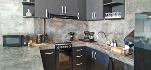 Private kitchen - Luxury 3BR Private Pool Boho Villa•Enclosed Living (Badung Regency)