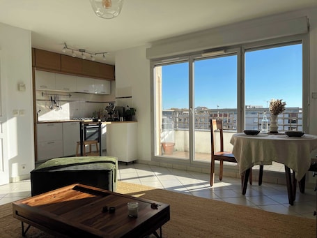 Interior. Premium apartment with views of Lyon