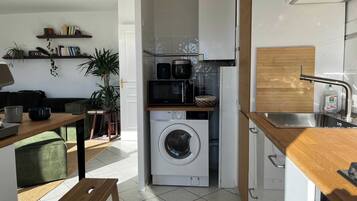 Réfrigérateur, micro-ondes, four, lave-vaisselle