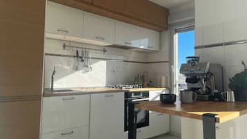 Réfrigérateur, micro-ondes, four, lave-vaisselle