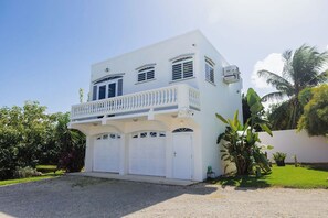 Exterior - Romantic Oceanview Retreat | Private Balcony (Bejucos)