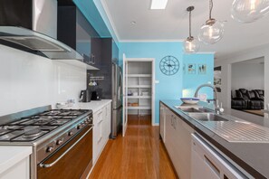 Apartment | Private kitchen - Bright Family Home in Rydalmere With Yard & BBQ (Sydney)