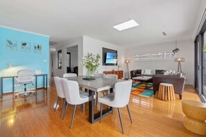 Apartment | Living room - Bright Family Home in Rydalmere With Yard & BBQ (Sydney)