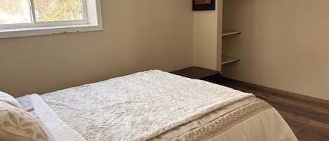 1 bedroom, WiFi (free), bed sheets