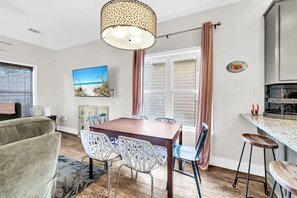Dining - ⛱️Bikes | Pools | 30A | Close to Beach | Light Shoes⛱️ (Santa Rosa Beach)