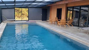 House | Kolam renang | Kolam renang tertutup, kolam renang terbuka