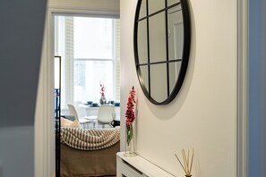 Interior - Centrally Located 2BR/1BA Earls Court Apartment - Sleeps 6 (London)