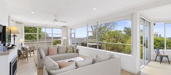 Spacious 5-bed Beach House With Ocean View