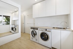 Căn hộ | Phòng tắm | Bồn tắm, khăn tắm 