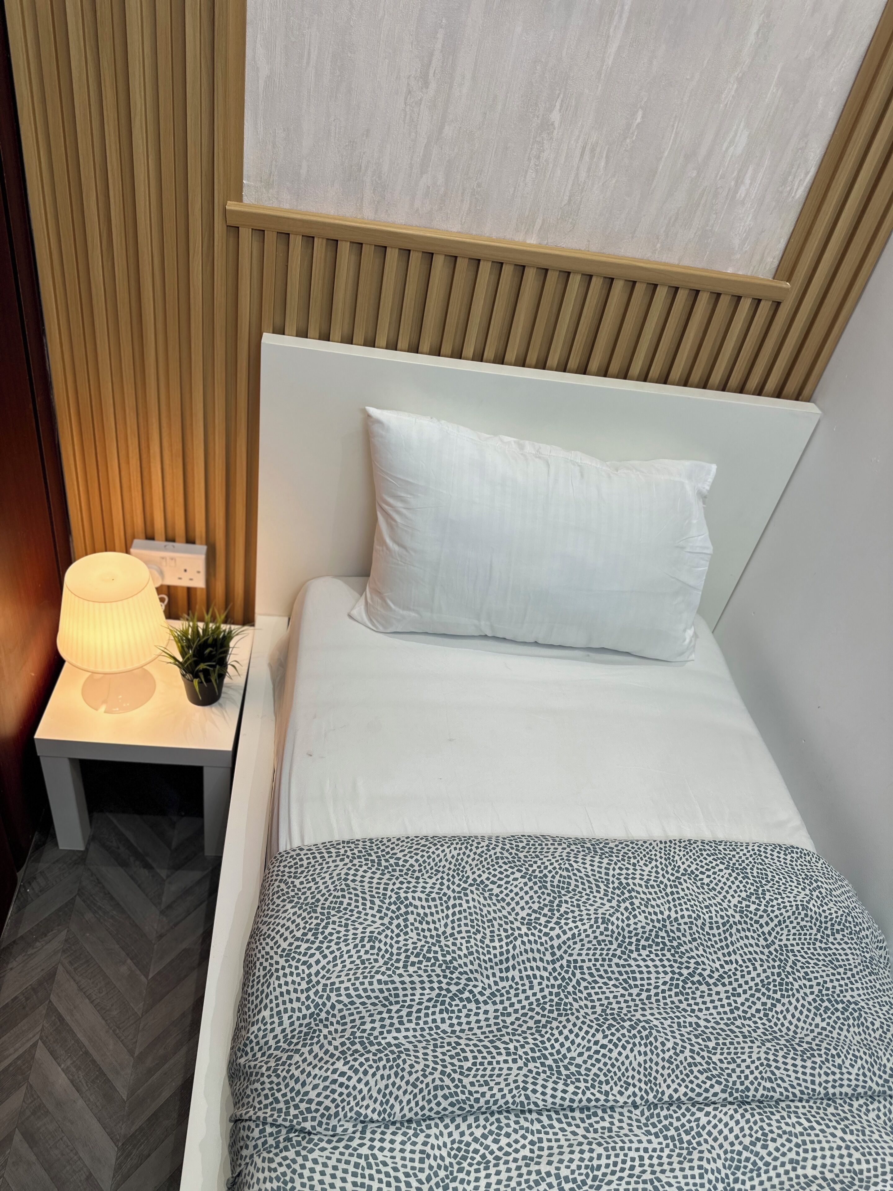 Yhden hengen economy-huone, parveke, kaupunkinäköala | Silitysrauta/-lauta, ilmainen Wi-Fi