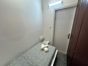 Economy Single Room, Balcony, City View - Destination Partition Room in Tecom (Dubai)