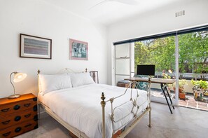 Apartment | 1 bedroom, bed sheets - Sunny 1-bed With Parking Near Arts Precinct (Melbourne)