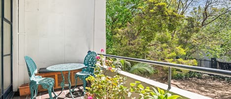 Apartment | Outdoor dining