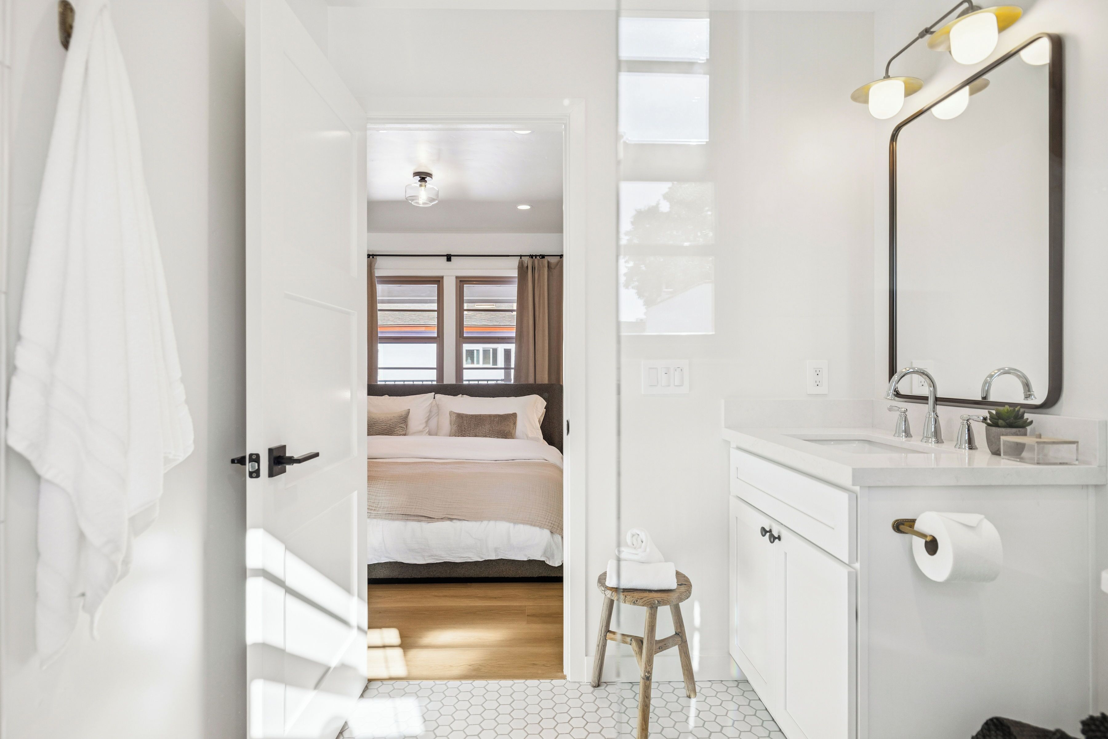 Executive Apartment | Premium bedding, in-room safe, individually decorated, blackout drapes