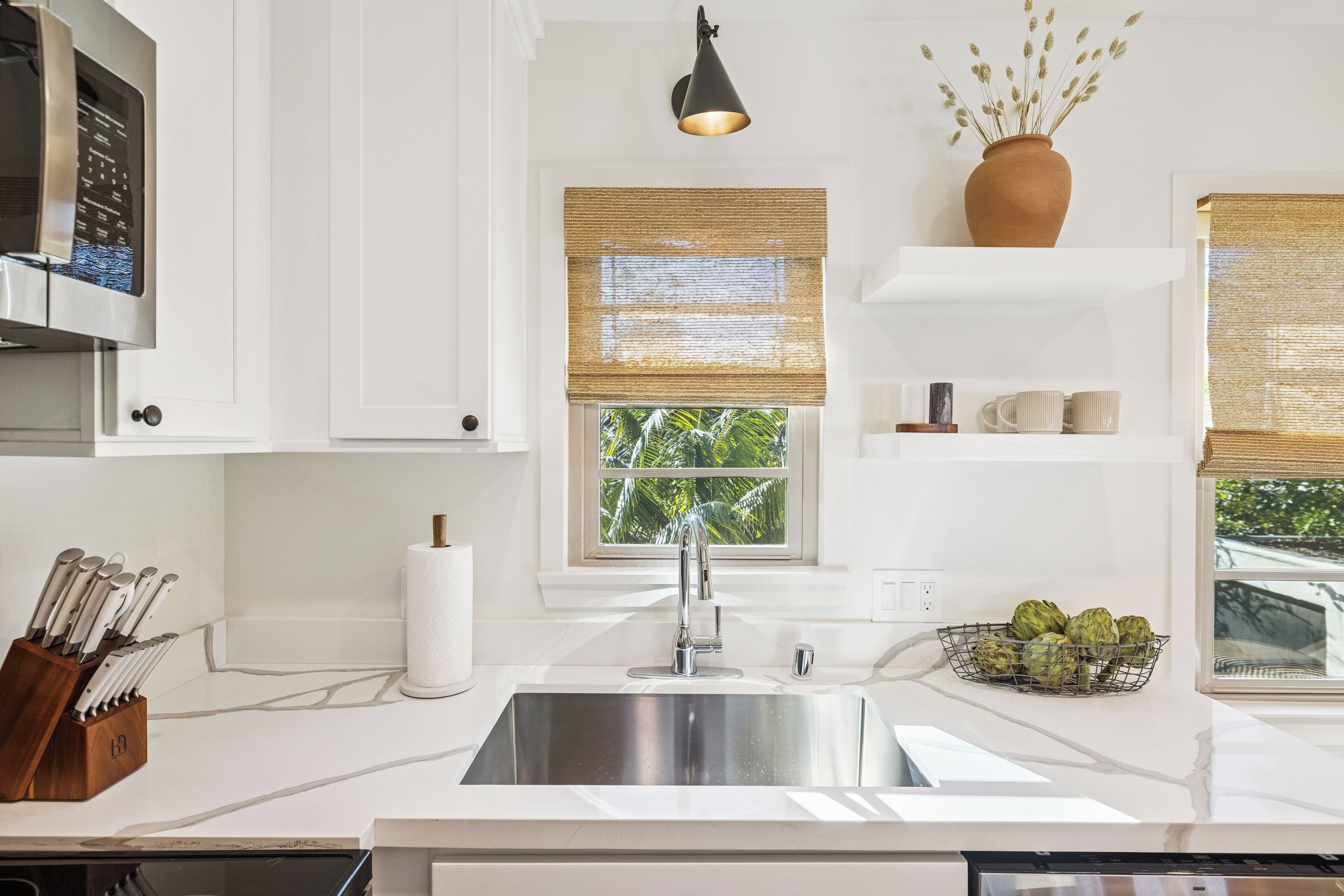 Executive-huoneisto | Yksityinen keittiö | Täysikokoinen jääkaappi, mikroaaltouuni, uuni, liesi