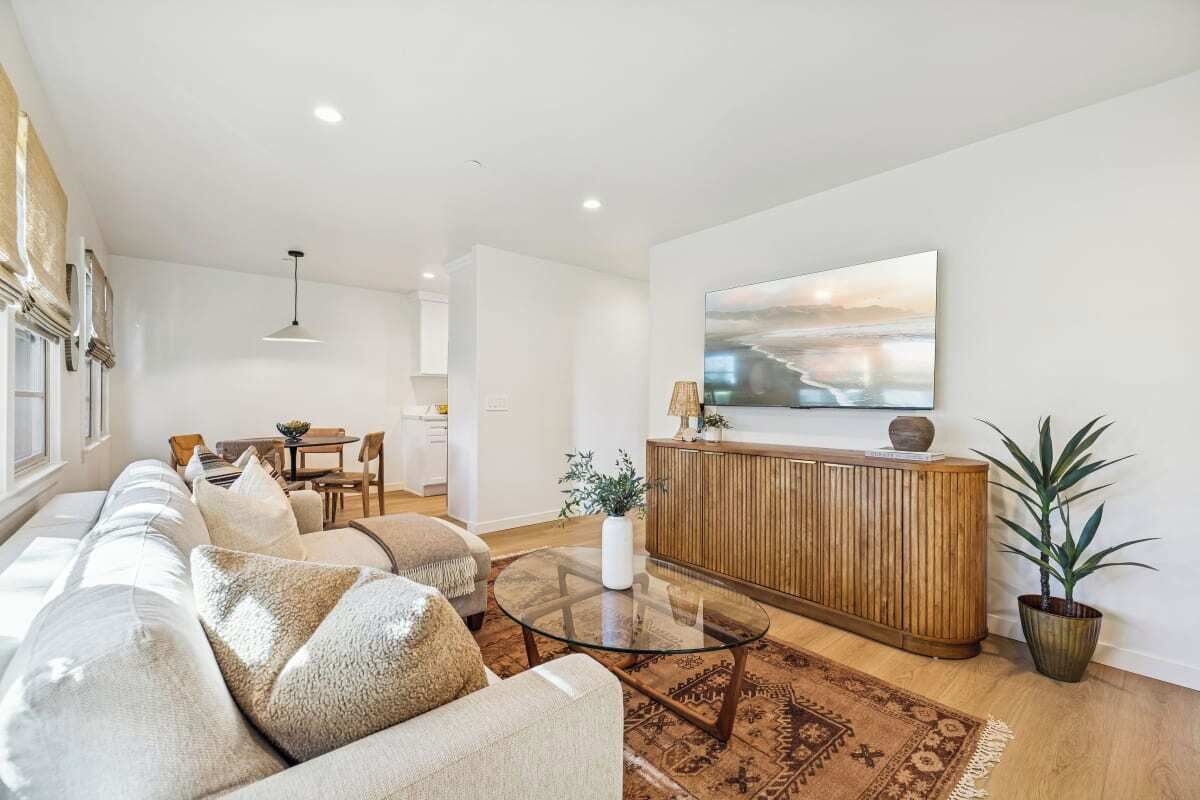 디럭스 아파트 | 거실