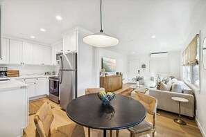 デラックス アパートメント | ダイニングルーム