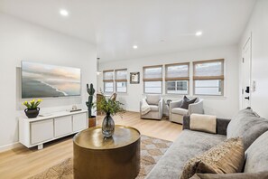 컴포트 아파트 | 거실 공간