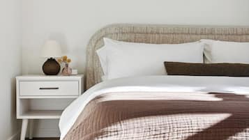 Superior-huoneisto | Tallelokero huoneessa, pimennysverhot, äänieristys, silitysrauta/-lauta