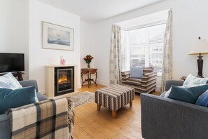 Télévision, cheminée