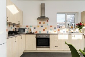Microonde, forno, piano cottura, lavastoviglie