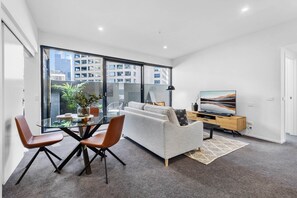 Apartment | Living area - Gorgeous 3-bed in Melbourne's East End (Melbourne)