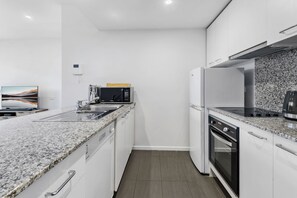 Apartment | Private kitchen - Gorgeous 3-bed in Melbourne's East End (Melbourne)