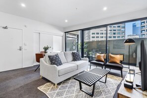 Apartment | Living area - Gorgeous 3-bed in Melbourne's East End (Melbourne)