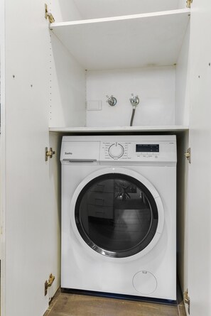 Apartment | Interior - Gorgeous 3-bed in Melbourne's East End (Melbourne)