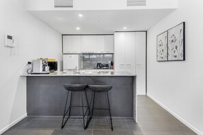 Apartment | Private kitchen - Gorgeous 3-bed in Melbourne's East End (Melbourne)