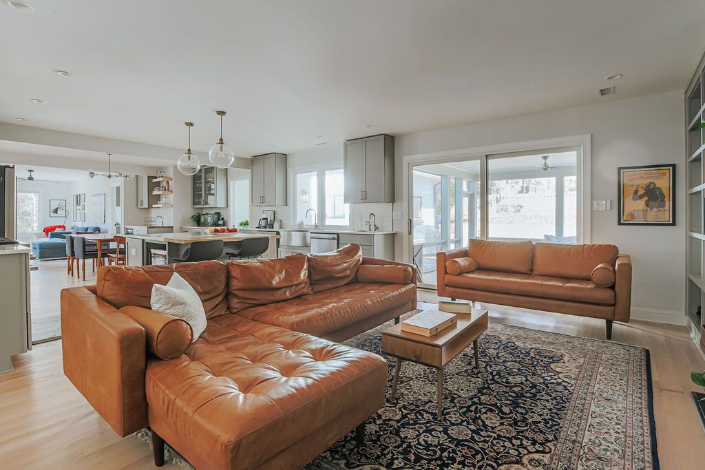 TV, DVD player, livros, videoteca