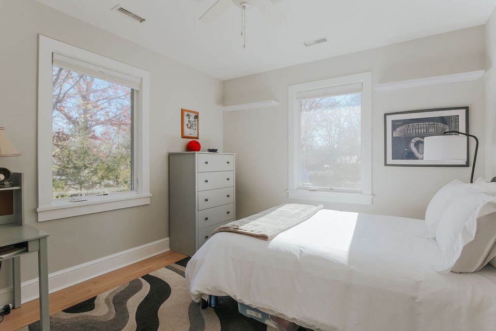 4 bedrooms, desk, free WiFi, bed sheets