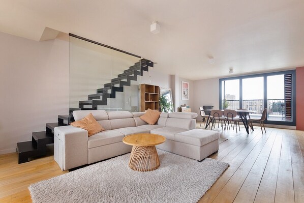 TV - NEW DUPLEX WITH DOUBLE TERRACE, FULLY EQUIPPED (Montreuil)