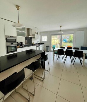 Private kitchen - Large house near center of Lille, Lesquin airport, CHR... (Lille)