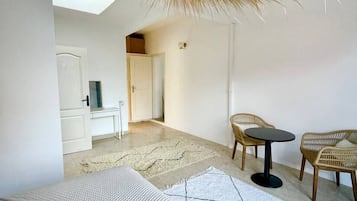 6 slaapkamers, een strijkplank/strijkijzer, wifi, beddengoed