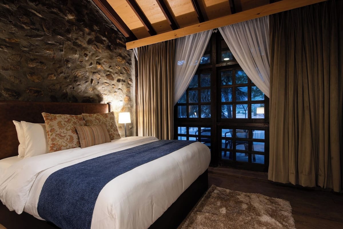 Sistema de insonorización, tabla de planchar con plancha y wifi gratis