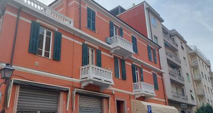 Central and spacious apartment 100m from the sea!