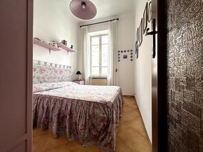 2 chambres, fer et planche à repasser, draps fournis