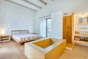 4 عدّة غرف نوم وملاءات أسرّة