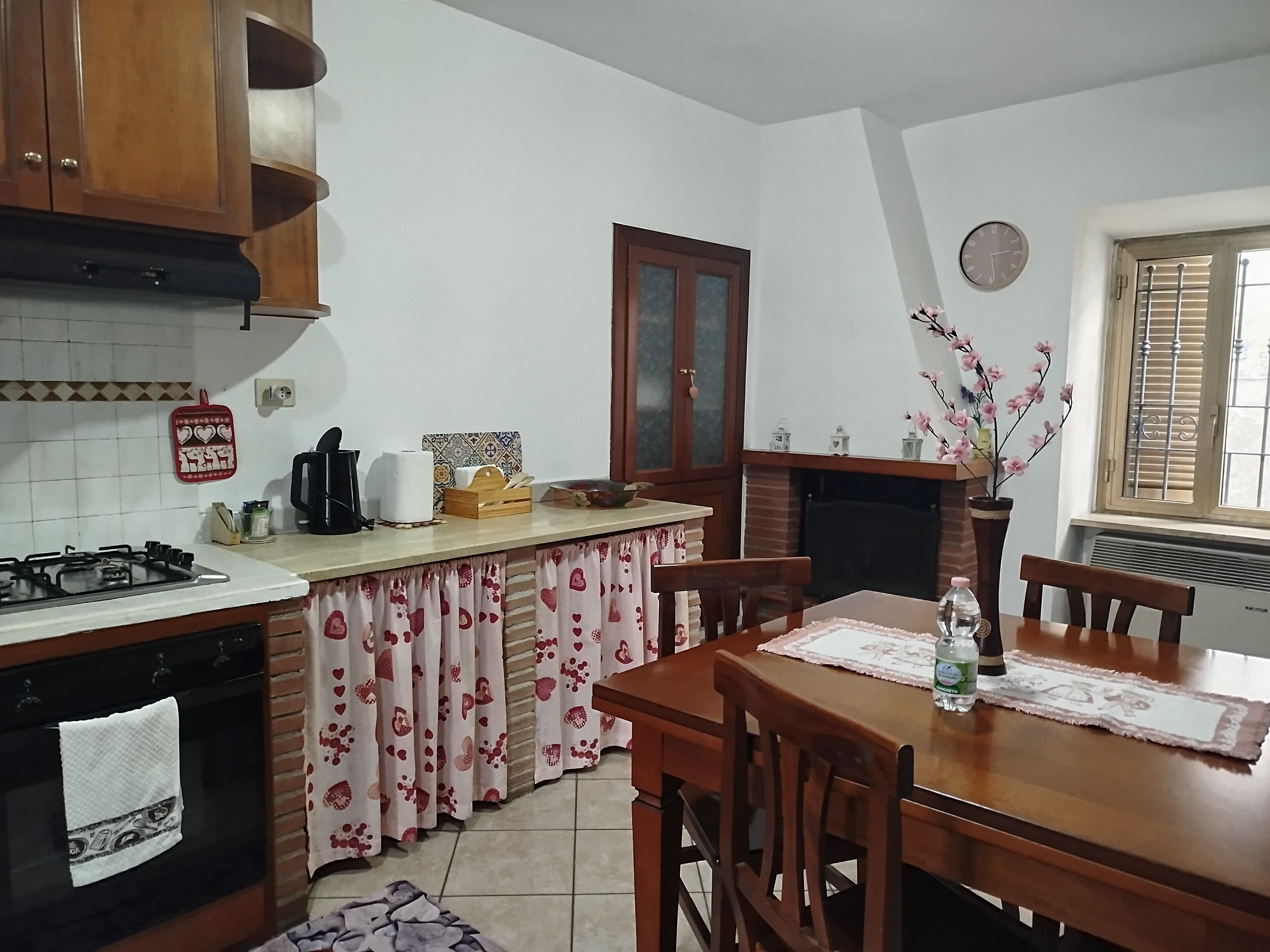 Réfrigérateur, plaque de cuisson, cafetière/bouilloire