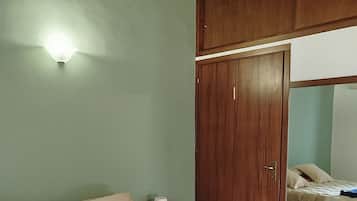 1 Schlafzimmer, BĂŒgeleisen/BĂŒgelbrett, BettwĂ€sche