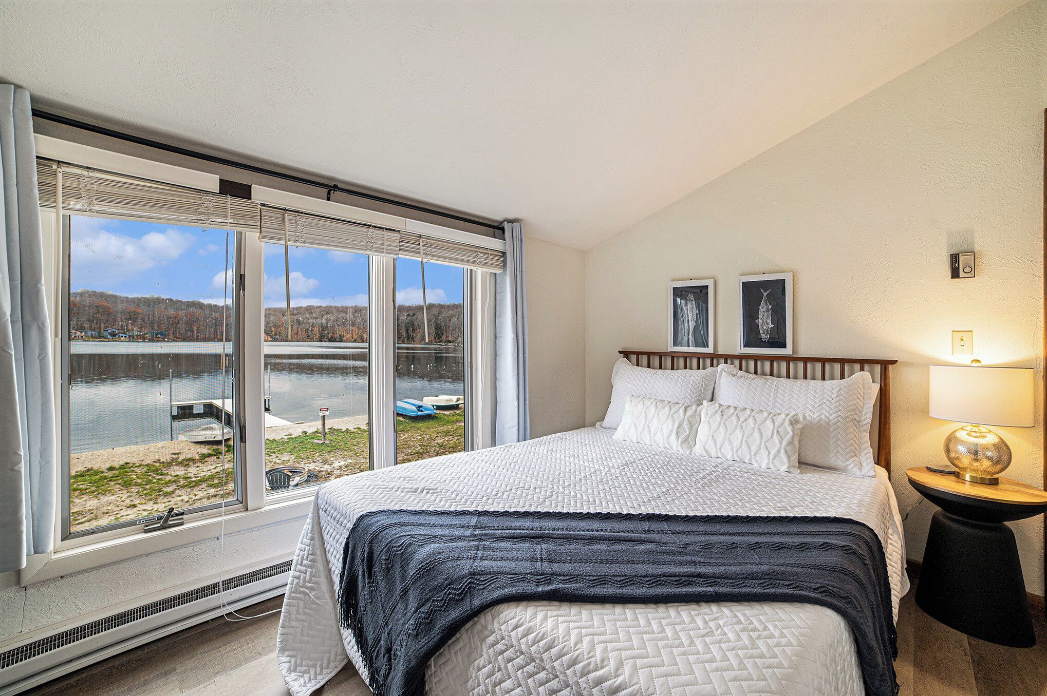 3 makuuhuonetta, työpöytä, silitysrauta/-lauta, ilmainen Wi-Fi