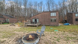 A cabin with a fire pit and outdoor seating area. - Serene Northern Michigan 3-bedroom townhome near Boyne Mountain and Gaylord (Gaylord)