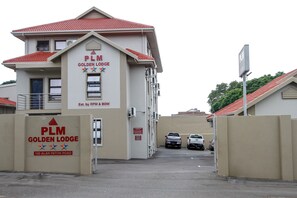 Exterior - PLM Golden Lodge (Berea)